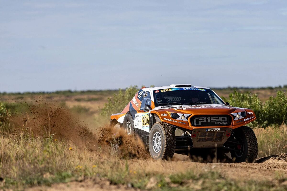Závodní vůz OffroadSport v terénu